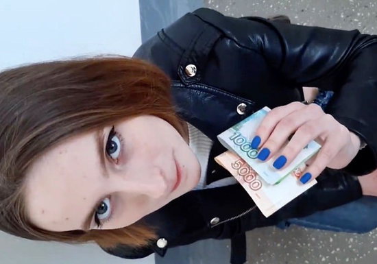 He Paid Her And She Agreed To Fuck In The Apartment Stairwell