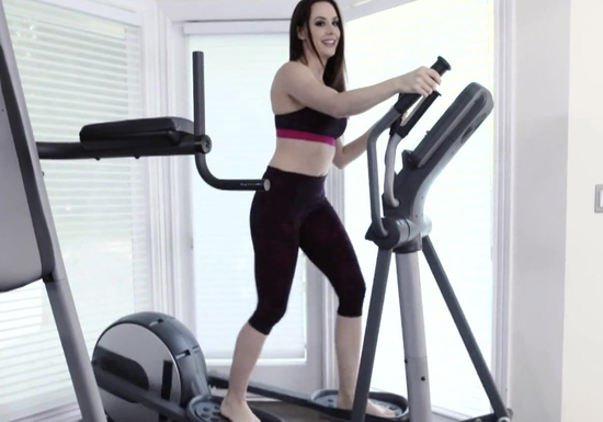 I Fucked A MILF In The Ass During Her Workout