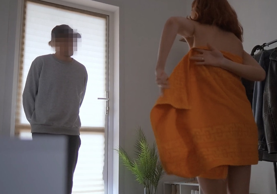 Cheating Wife Fucked The Delivery Guy Behind Her Husband's Back!