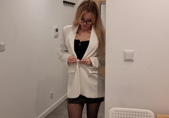 Gorgeous Babe Fucked Hard And Took Cum On Her Glasses!