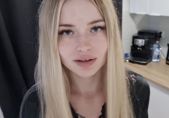 Ordered Pizza But Had No Cash To Pay... So She Paid With Her Tight Pussy!